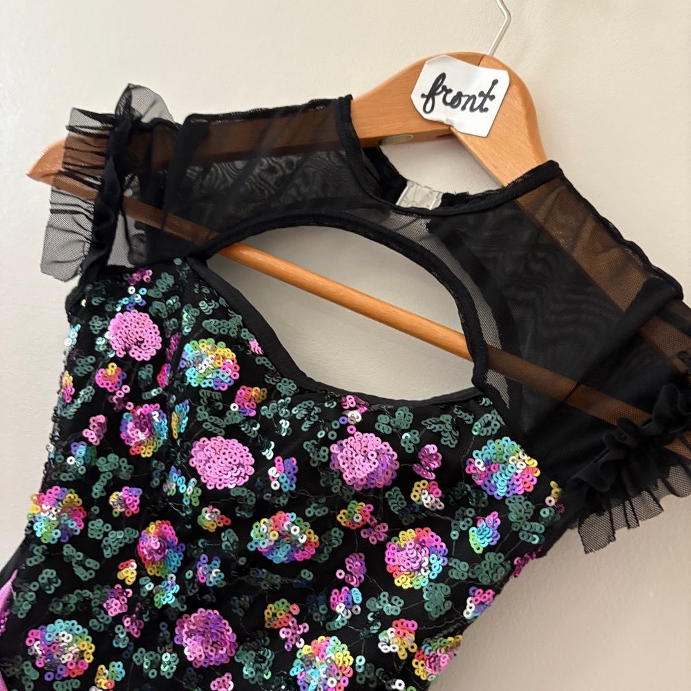 Black and Pink Dance Costume with Elegant Design - Picture 4 of 11